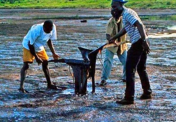 Озеро чернил в Алжире