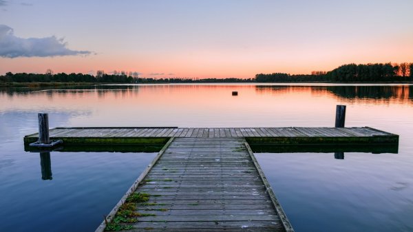 Пирс на озере