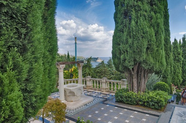 Парк Айвазовского (Парадиз) в Партените