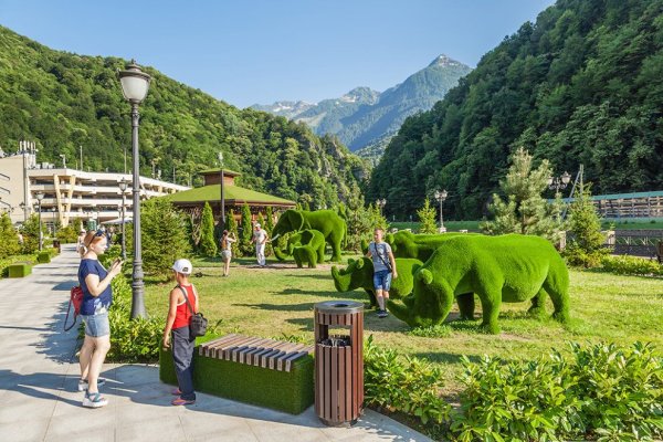 Топиари. Парк зеленая Планета. Сочи.