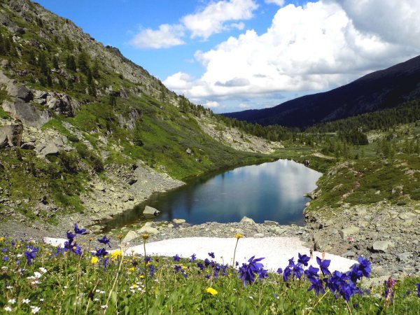 Озеро Манас автомобиль горный Алтай