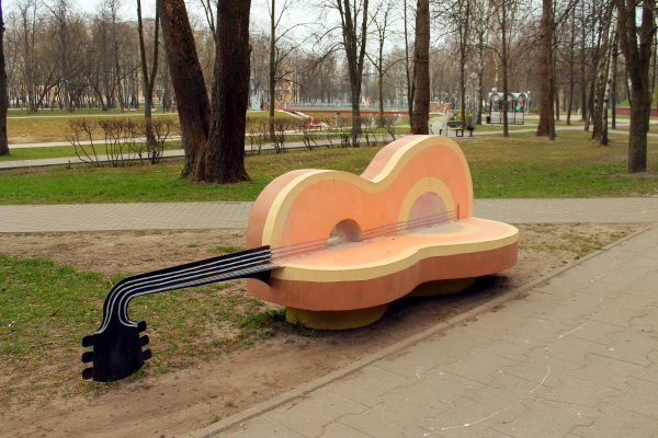 Необычные скамейки в парках