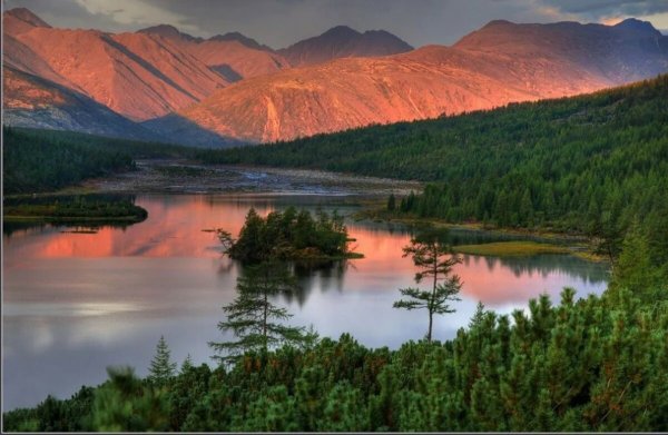 Озеро Джека Лондона в Магаданской