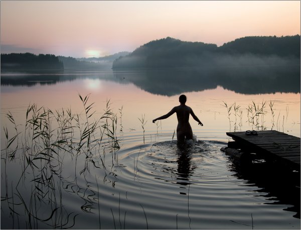 Ночное купание в озере