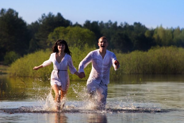 Бежит по воде