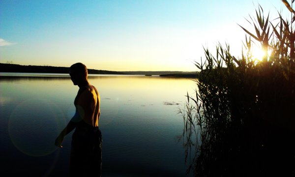 Парни на речке