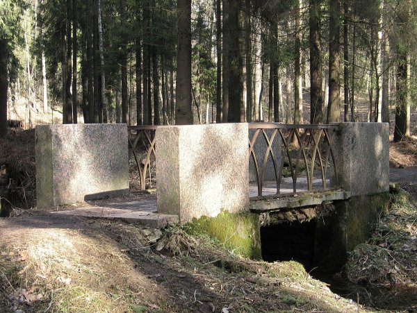 Шуваловский парк мостик