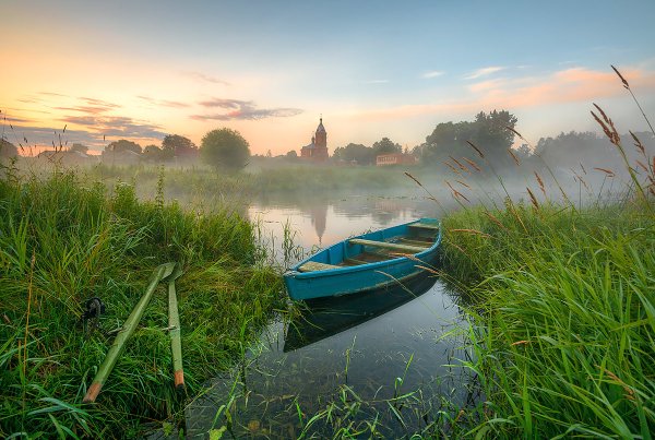 Лодка на реке