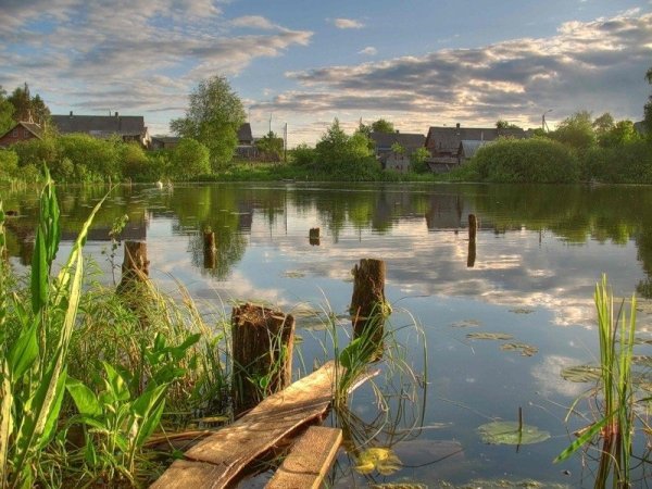 Прудик речка мостик.деревня