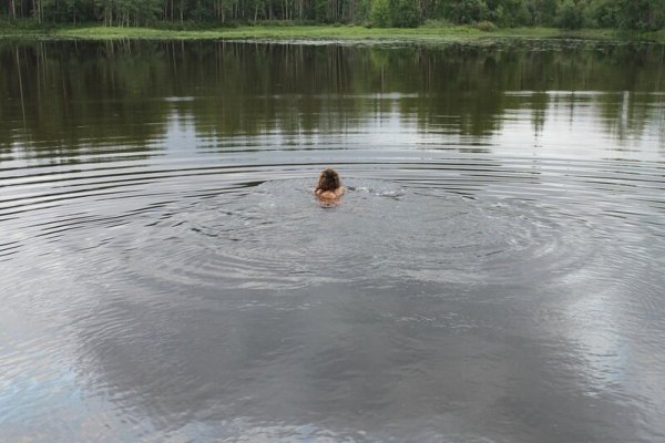 Купаться в озере