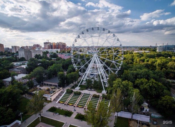 Парк революции Ростов на Дону колесо обозрения