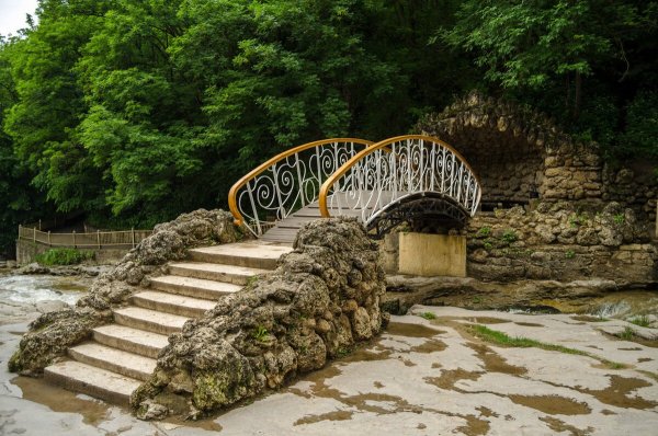 Кисловодский парк – мостик «Дамский каприз» -