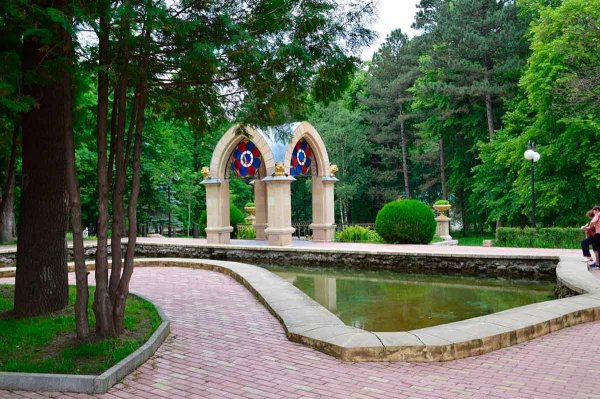 Национальный парк Кисловодский стеклянная струя