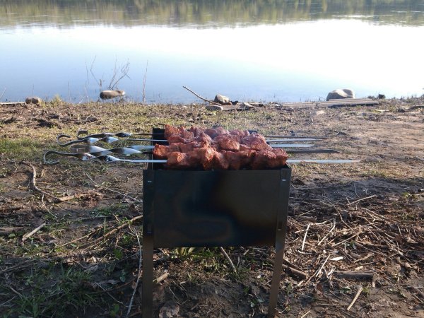 Шашлыки на речке