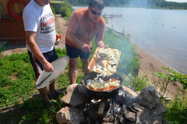 Уха и шашлык на природе
