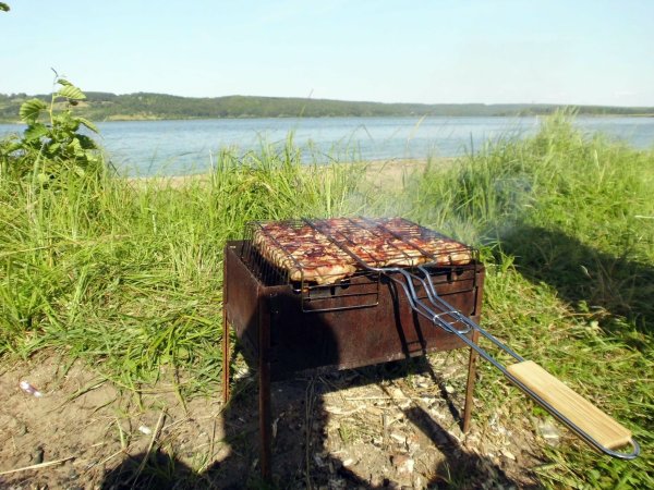 Шашлыки на речке