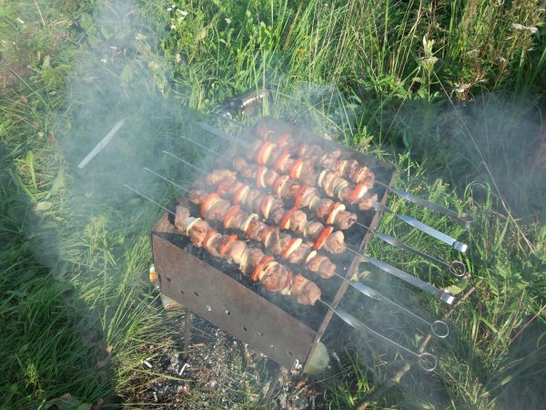 Шашлык у реки