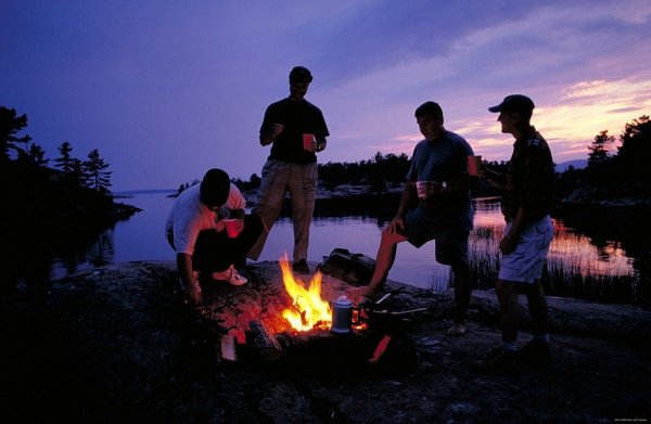 Молодежь у костра