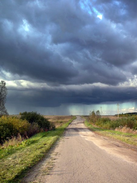 Небо хмурится