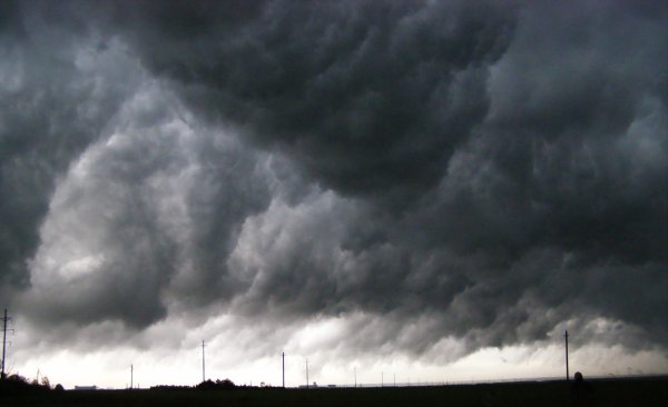 Небо хмурится