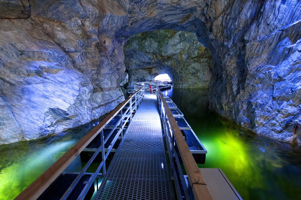 Горный парк Рускеала подземное озеро