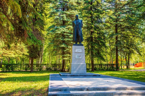 Памятник Гайдару в Арзамасе