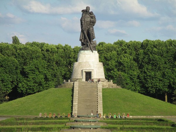 Трептов-парк мемориал в Берлине