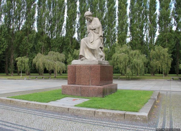Мемориальный парк в Берлине
