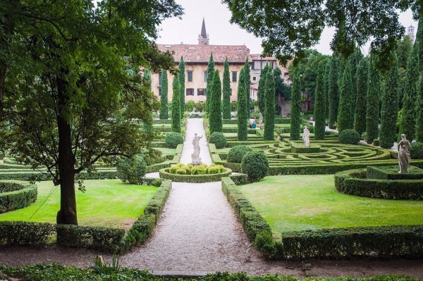 Дворец Джусти в Вероне