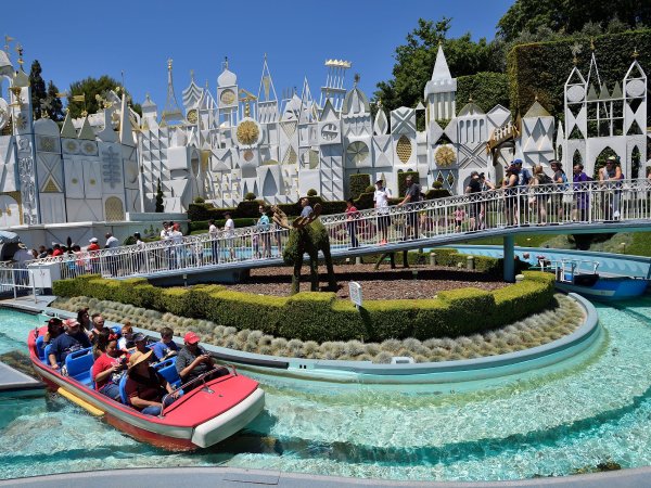 Парк аттракционов Диснейленд