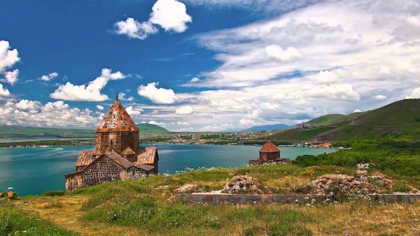Озеро Севан и монастырь Севанаванк