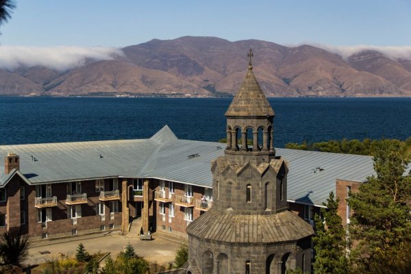 Озеро Севан (город Гавар)