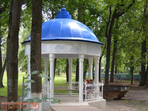 Парк в Выкса беседка