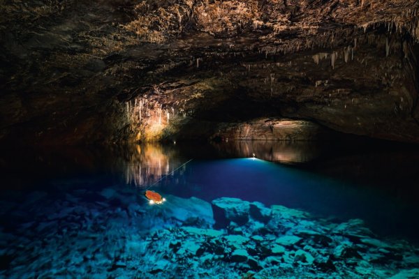 Подземное озеро сен Леонар