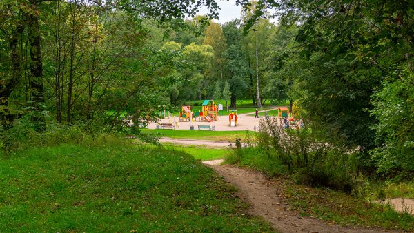 Удельный парк парк в Санкт-Петербурге