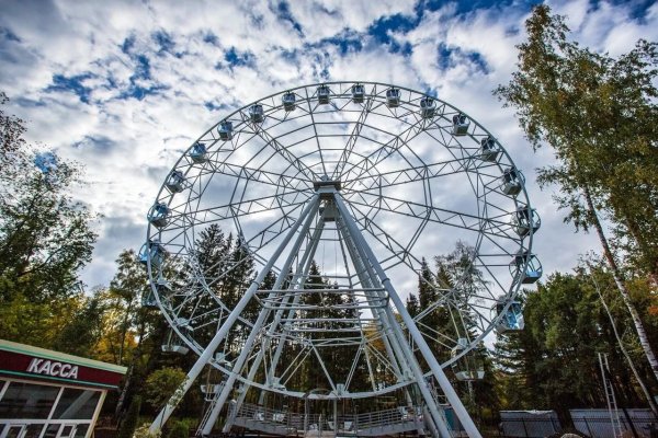Парк Гафури Уфа колесо обозрения