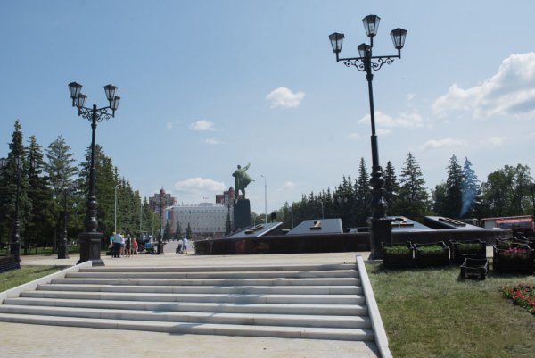 Парк Гафури и фонтан часы