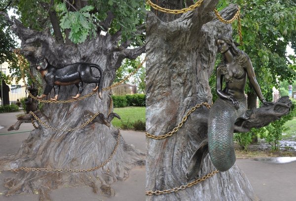 Памятник у Лукоморья дуб зеленый в Москве