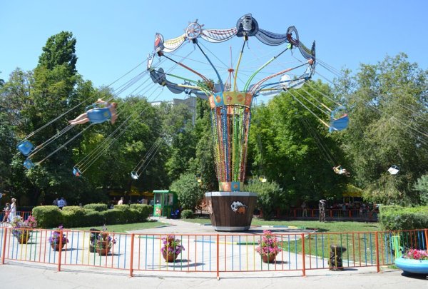Парк аттракционов Саратов Горпарк