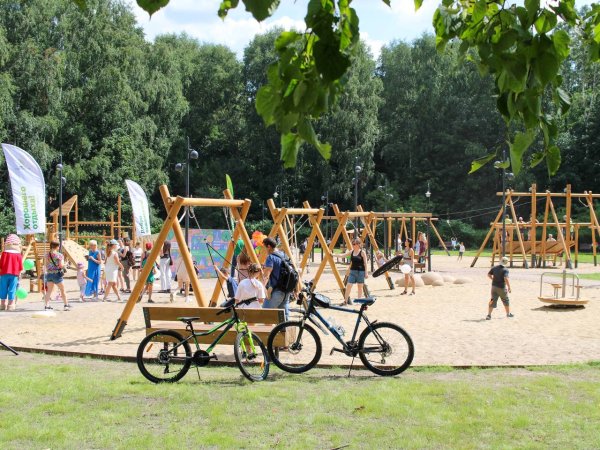 Детская площадка в парке