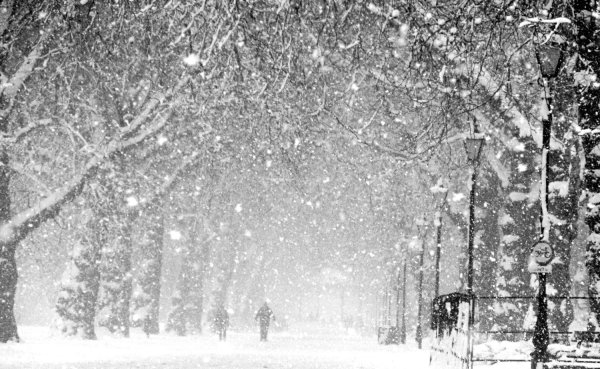 Снег идет
