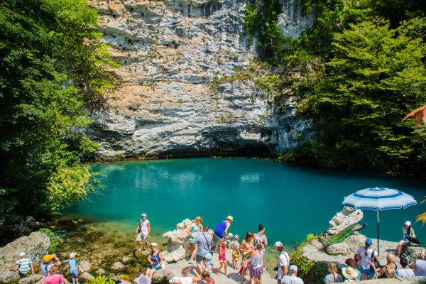 Озеро Рица голубое озеро
