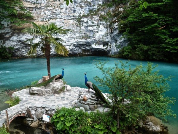 Голубое озеро Абхазия