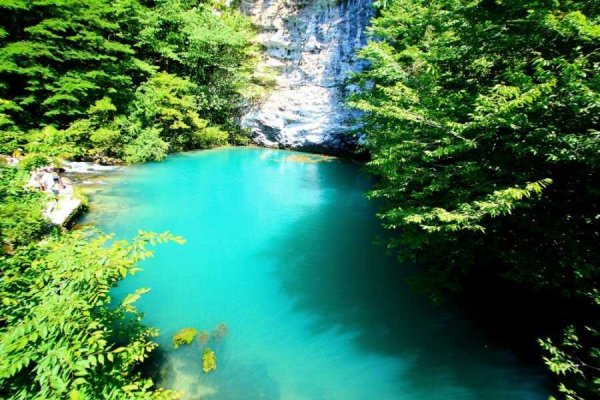 Озеро Рица голубое озеро