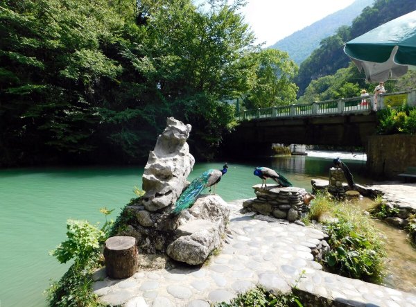 Голубое озеро Абхазия