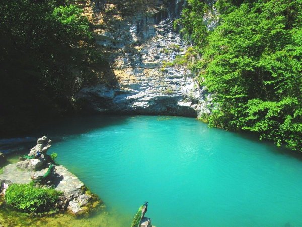 Голубое озеро Абхазия