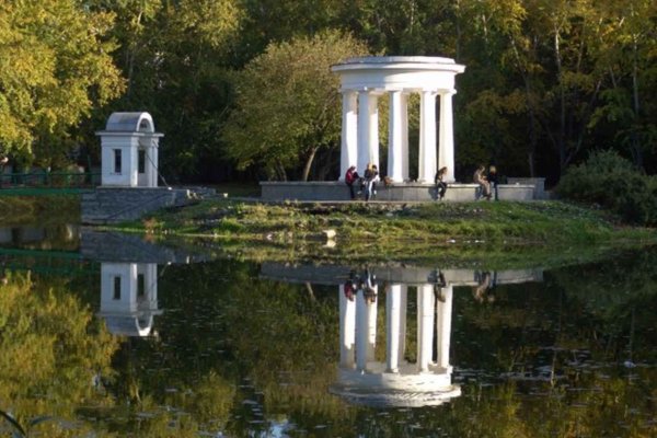 Харитоновский парк здание арка