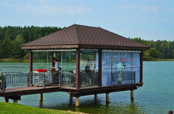 Фермское озеро беседка