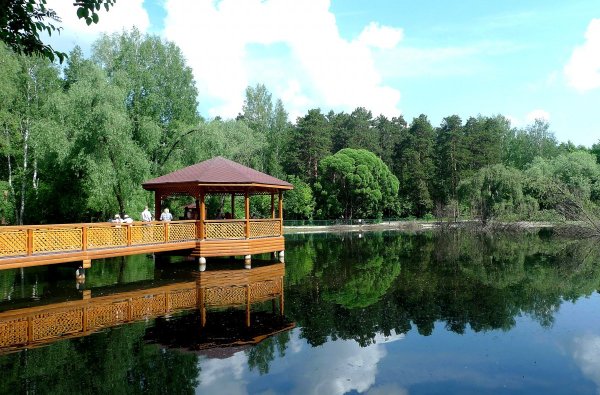 Фермское озеро беседка