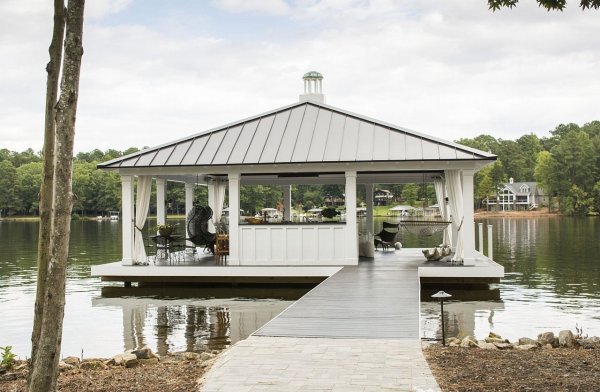 Беседка на воде